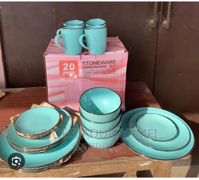 Stoneware dinnerware set