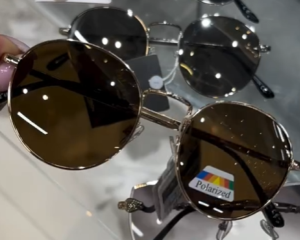 Солнцезащитные очки -являются не обычным модным аккумулятором 😎🌞 Made in Italy 🇮🇹 Polaroid