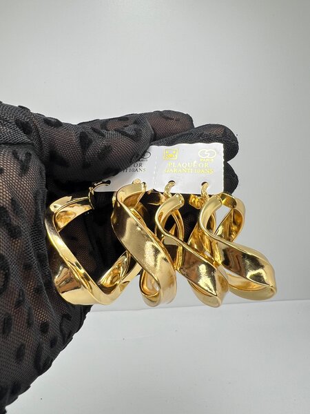 Boucles d'oreilles torsadées dorées