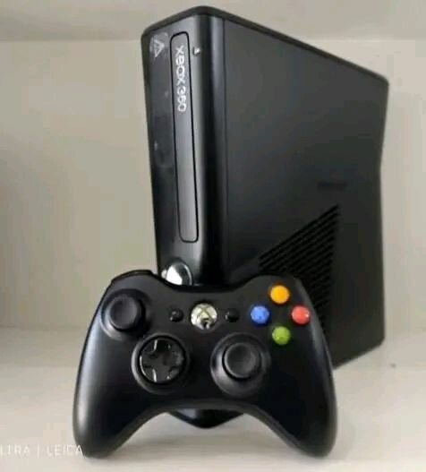 Console Xbox 360 avec manettes