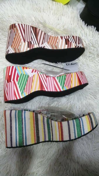 Claquettes élégantes féminines