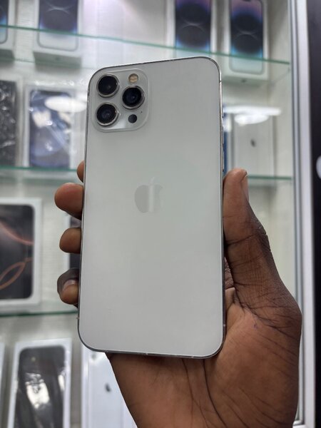 iPhone 12 Pro Max sans ID