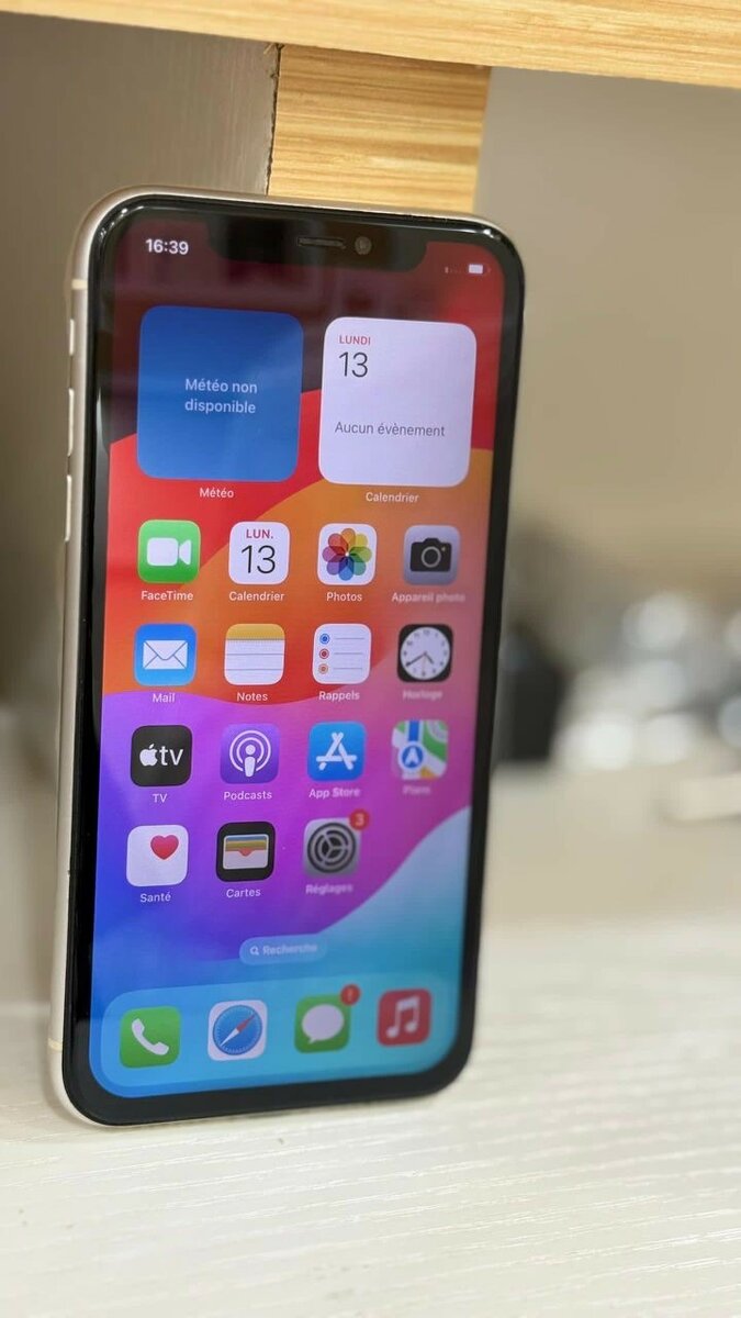 iPhone 11 64giga tout passe propre