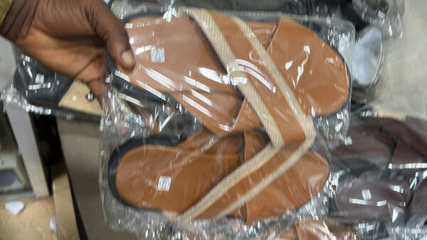 Tongs en cuir élégants