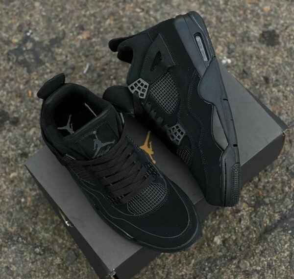 Jordan Rétro 4 Black Cat