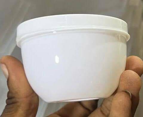 Bouteilles en plastique transparentes