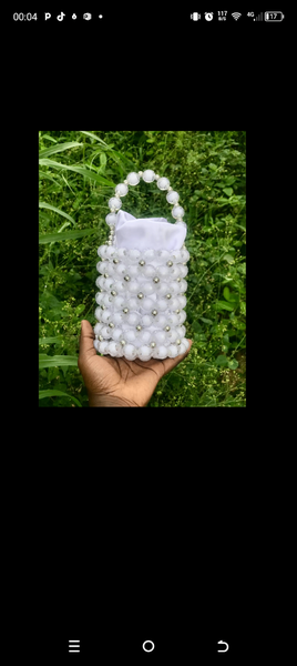 Sac à main perlé élégant