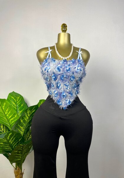 CROP TOP AVAILABLE IN SIZE 8 -S
