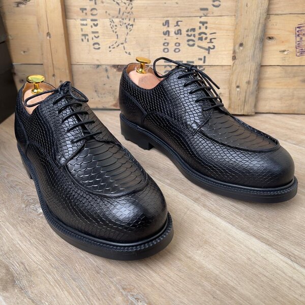 Chaussures habillées en cuir noir