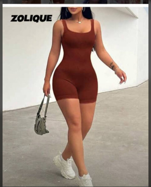 Combinaisons courtes moulantes