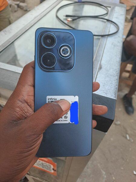 Infinix Hot 40i 128gb/4+4gb ram