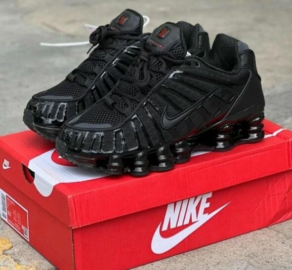 Nike Shox Blancs et Noirs