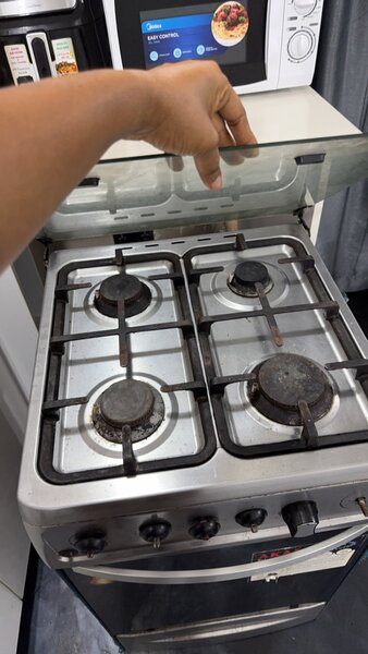 AKAI FOUR BURNER WITH OVEN