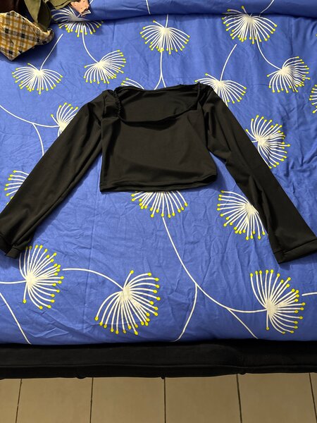 Top noir à manches longues