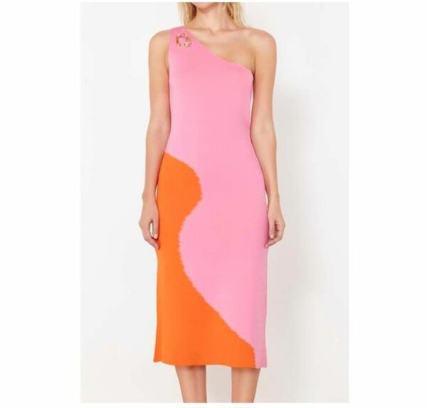 Robe asymétrique colorée