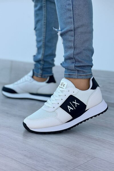 Baskets blanches élégantes