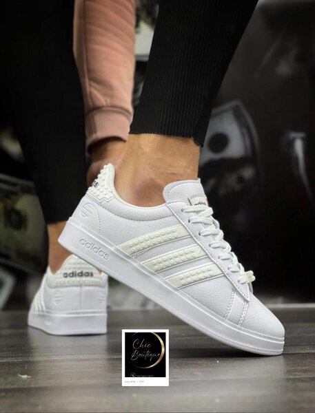 Baskets blanches élégantes