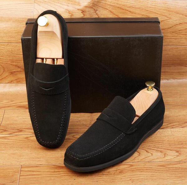 Mocassins en daim noir élégants