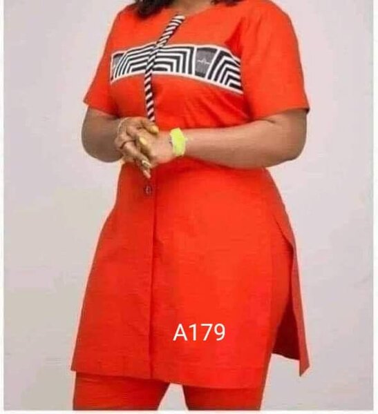 Costume orange avec accent