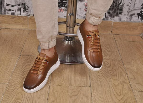 Sneakers en cuir marron homme
