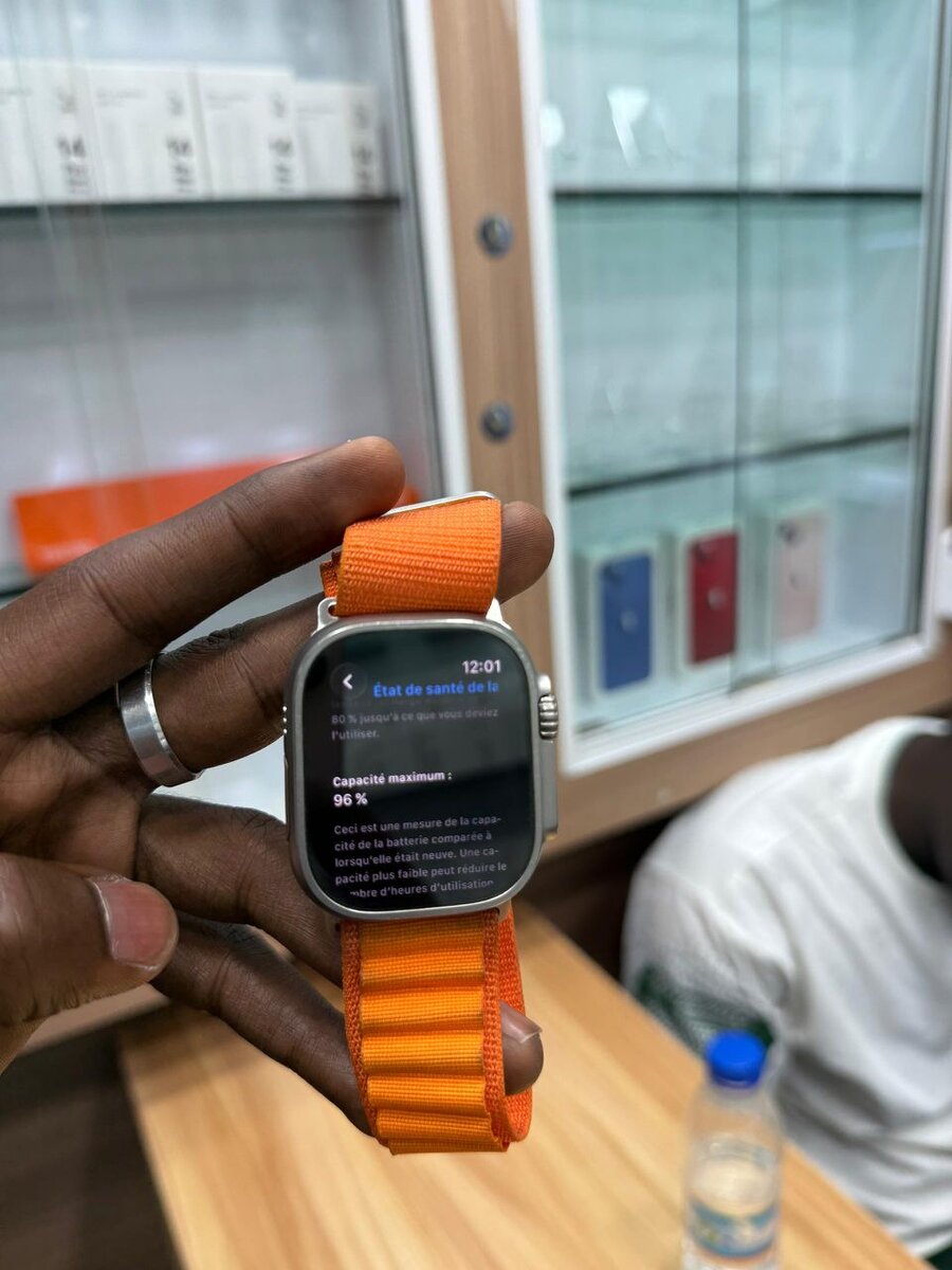 Montre connectée avec bracelet orange