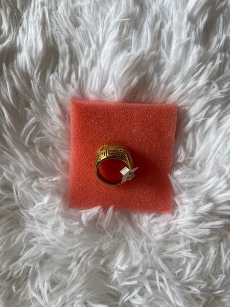 Bague dorée élégante