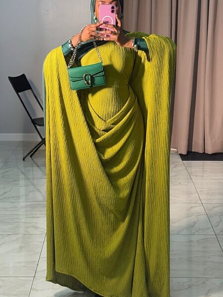 Robe Maxi Plissée Élégante