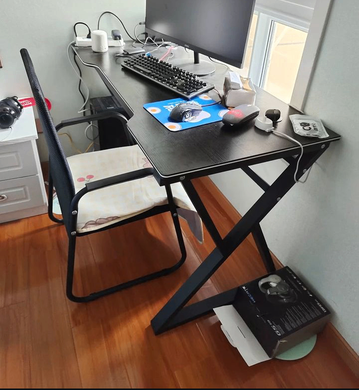 1.4 Gaming/Study/Conference Desk