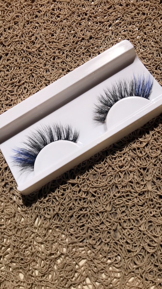 Colored strip cat eye lashes