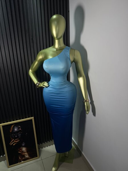 Robe moulante asymétrique bleue