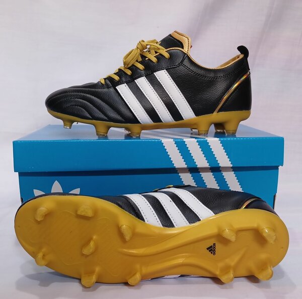 Soccer boots