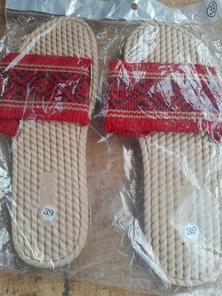 Sandales tissées à motif