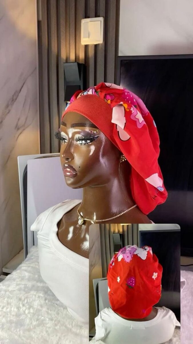 Bonnet en satin réversible