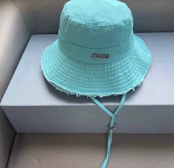 Bucket hat
