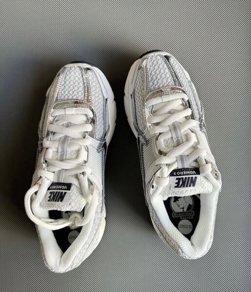 Nike Vomero 5 Sneakers