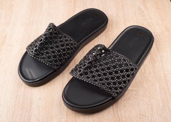 sandales en osier noir