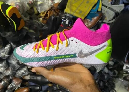 Chaussures de Football Vibrantes