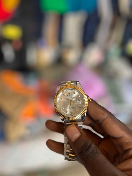 Montre élégante en acier inoxydable