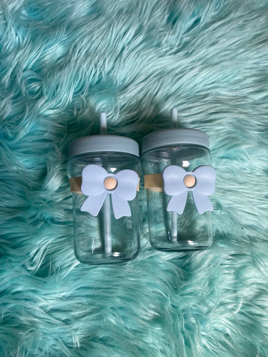 Gobelet en verre avec nœud