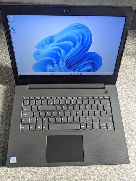 Lenovo V130