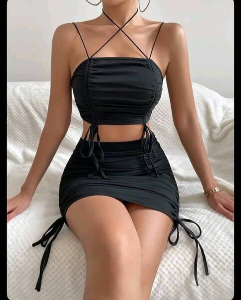 Robe noire chic ajustée