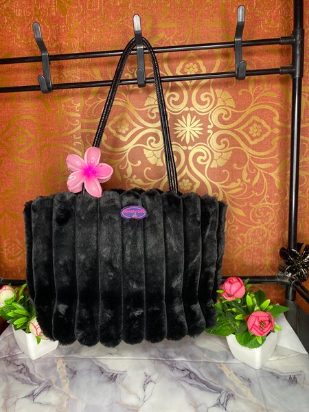 Sac fourrure noir élégant