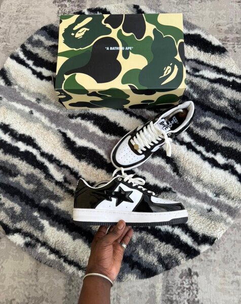 Baskets noires et blanches tendance