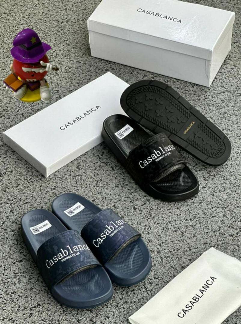 Claquettes de marque élégantes