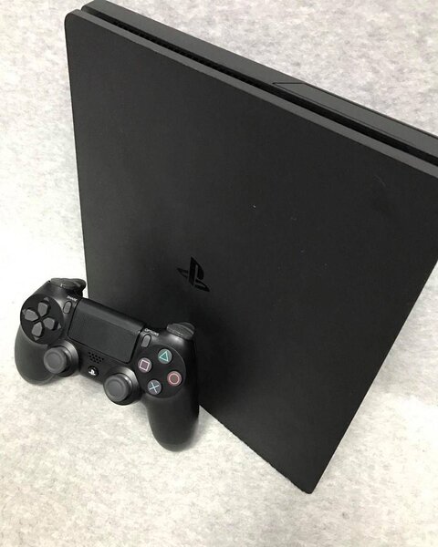 PS4 slim comes with games installed