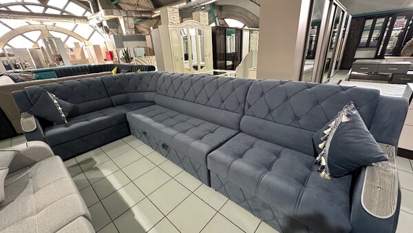 В наличии диваны,кухоный уголок,шкаф,стол,спальный