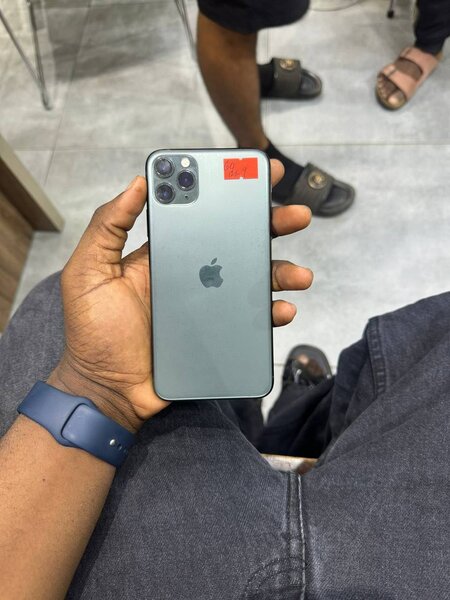 iPhone 11 Pro Max   Factory unlocked