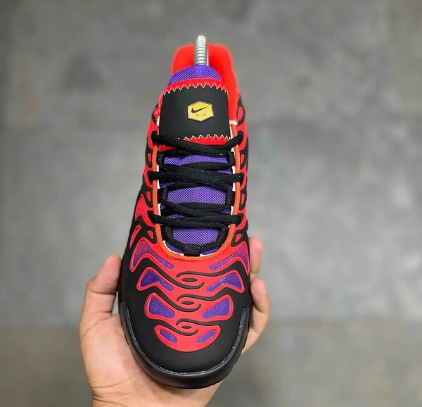 Sneakers de sport rouge et noir