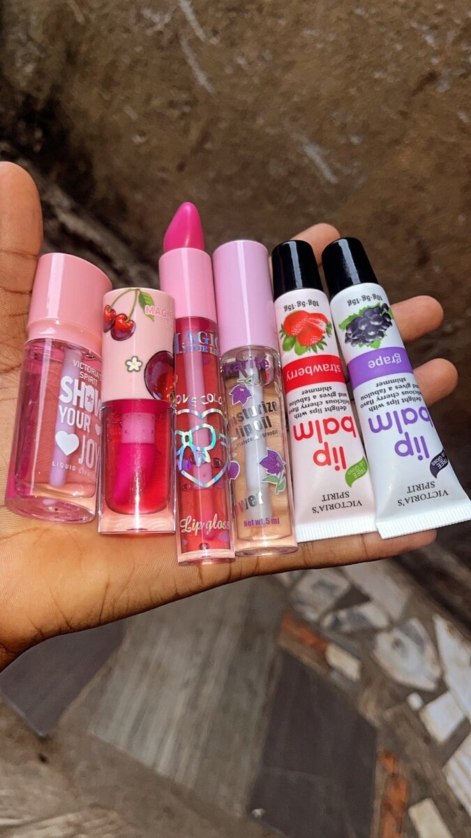 Lot de baumes et gloss à lèvres