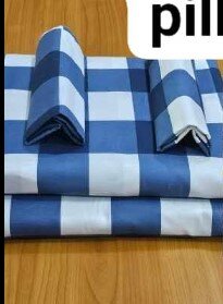 Beautiful 2 bedsheets and 2 pillow cases multicolor